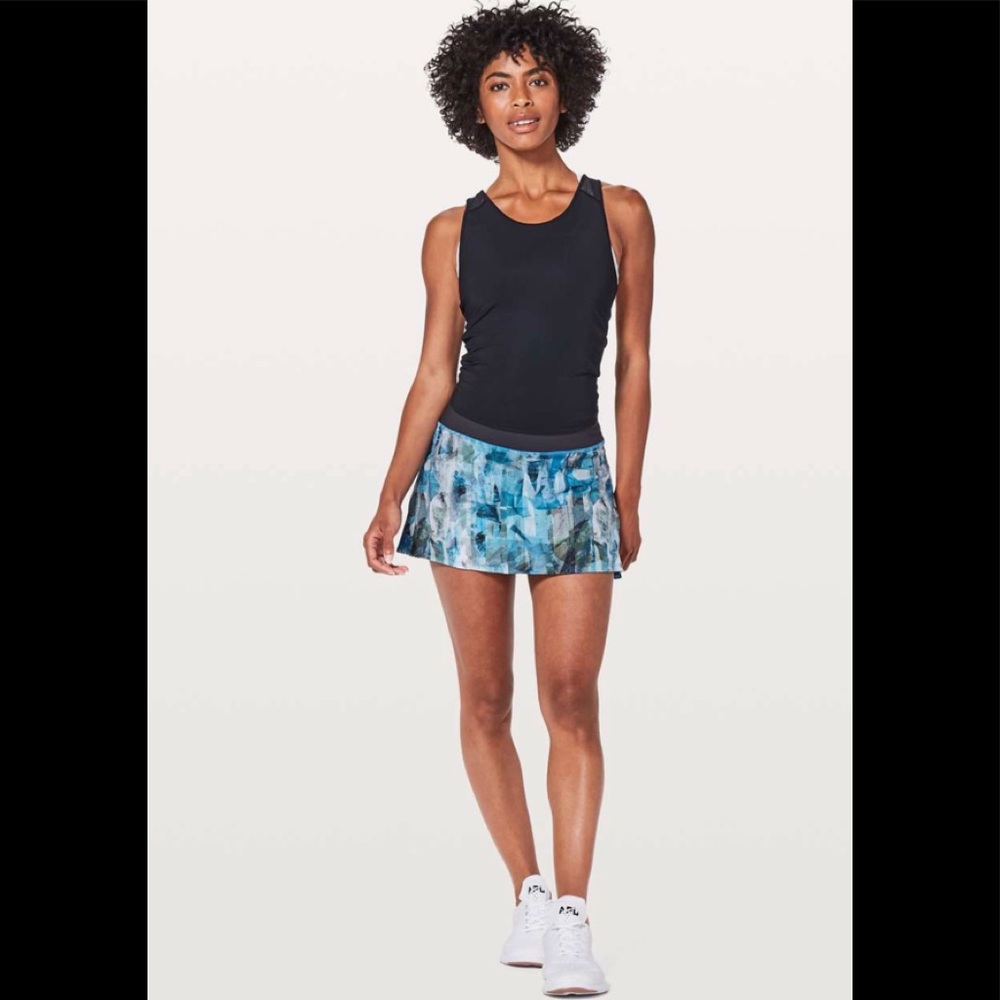 Lululemon Playoff Pleats skirt Sz 6